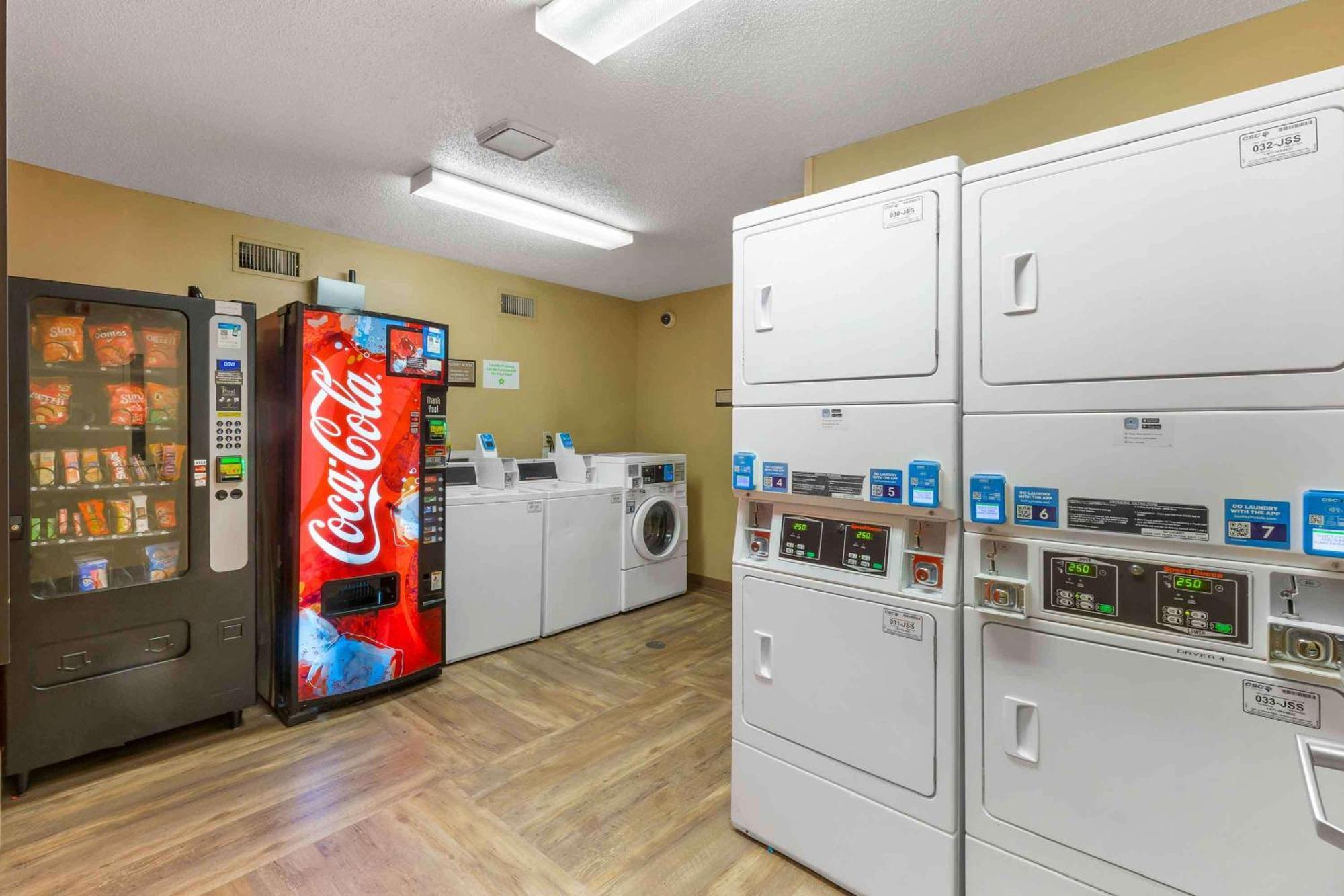 Extended Stay America Suites - Raleigh - Cary - Harrison Ave Eksteriør bilde